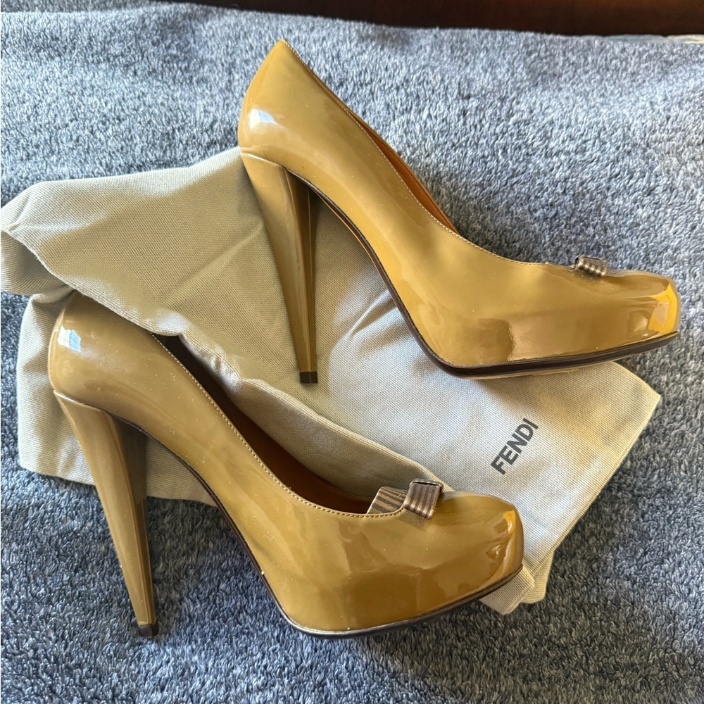 Fendi Women's Glossy Beige Heels